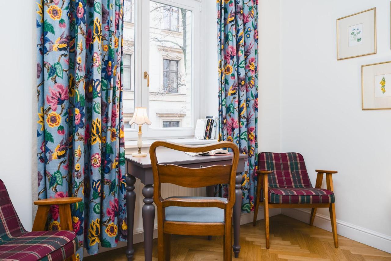 Classy Old Town Suites - By Upstairs Krasków Eksteriør bilde