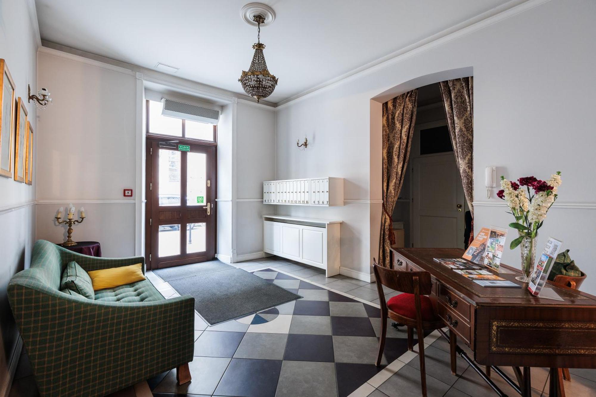 Classy Old Town Suites - By Upstairs Krasków Eksteriør bilde